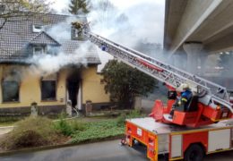 Brand in Obdachlosenheim – Feuerwehr rettet Bewohner