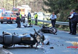 Zwei schwerverletzte Motorradfahrer bei Kollision im Gegenverkehr